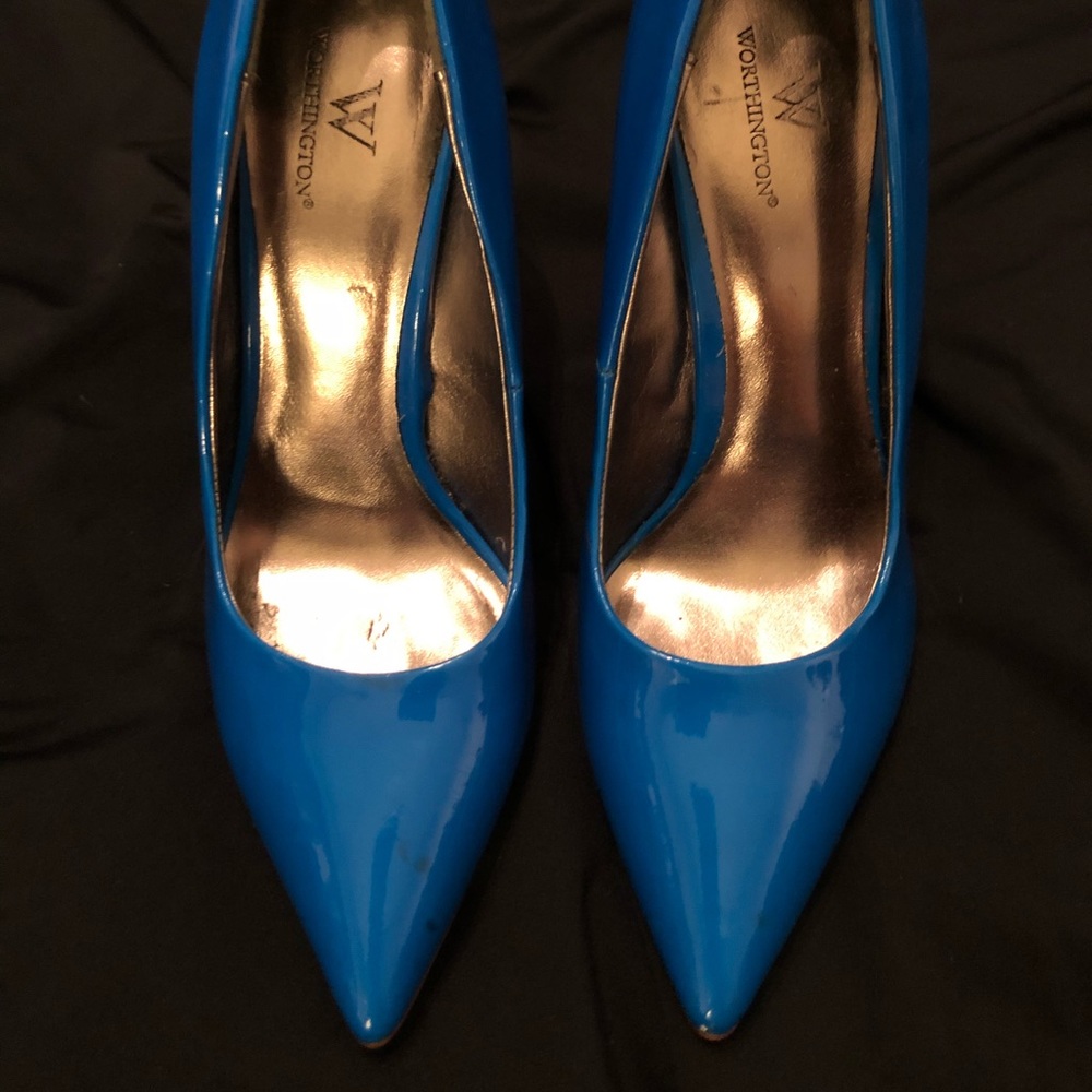 Worthington neon blue pumps